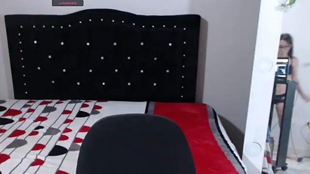 Coraline Playful online show from November 2025 06:56:01 PM