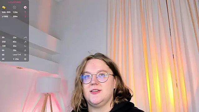 Snapshot of Alissa_S chatting on November 2025 12:43:01 PM Alissa S online show from November 2025 12:43:01 PM