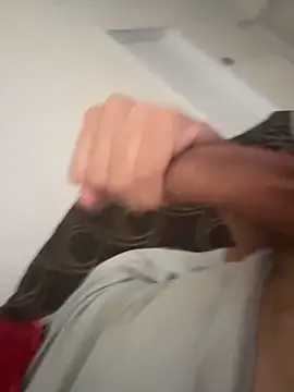 Snapshot of lionr0660 chatting on September 2025 09:05:01 PM lionr0660 online show from September 2025 09:05:01 PM