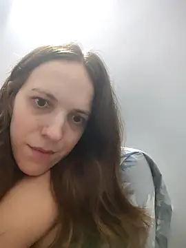 Snapshot of lauflor chatting on April 2026 09:39:33 PM lauflor online show from April 2026 09:39:33 PM