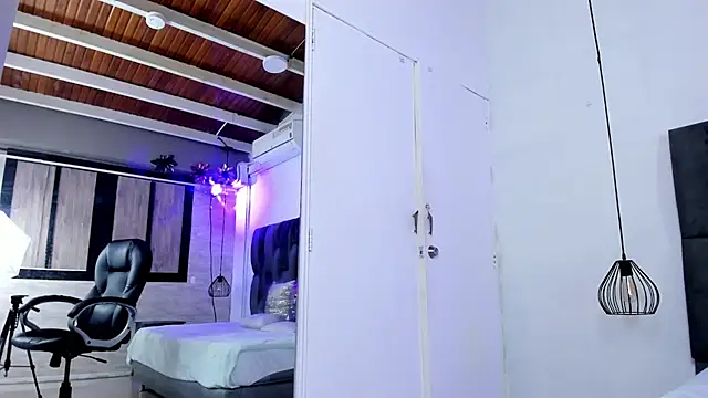 AfroditaLeclair online show from November 2025 01:37:01 PM