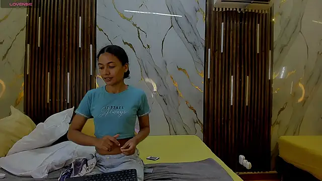 Snapshot of VictoriaDuart chatting on December 2025 08:32:02 PM VictoriaDuart online show from December 2025 08:32:02 PM