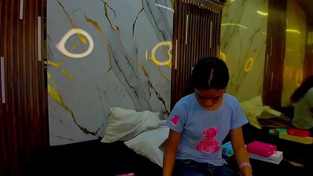 Snapshot of VictoriaDuart chatting on October 2025 07:49:02 PM VictoriaDuart online show from October 2025 07:49:02 PM