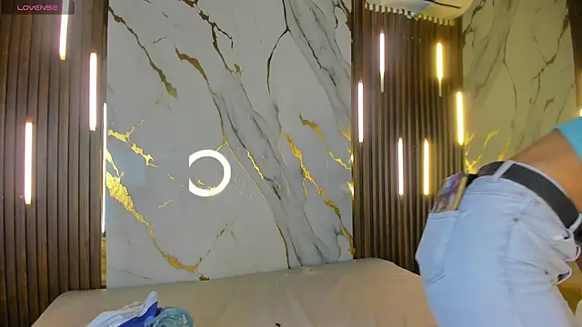 Snapshot of VictoriaDuart chatting on November 2025 08:01:01 PM VictoriaDuart online show from November 2025 08:01:01 PM