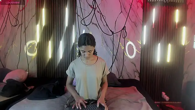 Snapshot of VictoriaDuart chatting on November 2025 08:14:02 PM VictoriaDuart online show from November 2025 08:14:02 PM