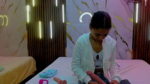 Snapshot of VictoriaDuart chatting on December 2025 08:47:01 PM VictoriaDuart online show from December 2025 08:47:01 PM