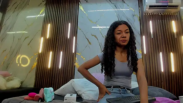 Snapshot of VictoriaDuart chatting on December 2025 08:25:01 PM VictoriaDuart online show from December 2025 08:25:01 PM