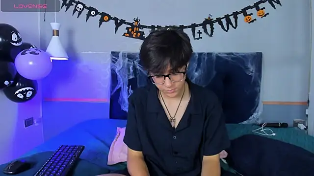 Tsuki Maru online show from October 2025 08:10:01 PM