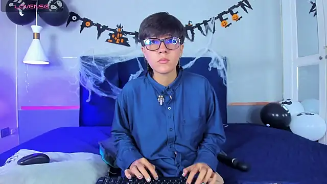Tsuki Maru online show from October 2025 08:39:02 PM