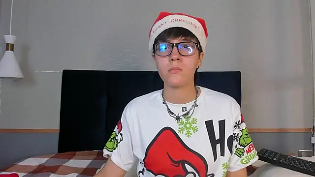 Snapshot of Tsuki_Maru chatting on December 2025 07:13:01 PM Tsuki Maru online show from December 2025 07:13:01 PM