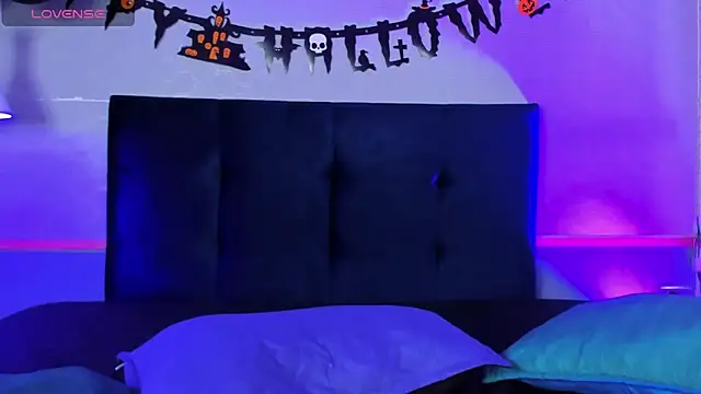 Snapshot of Tsuki_Maru chatting on October 2025 08:42:01 PM Tsuki Maru online show from October 2025 08:42:01 PM