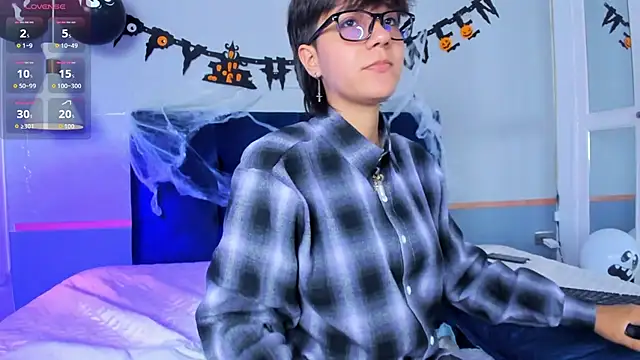 Tsuki Maru online show from October 2025 08:21:02 PM