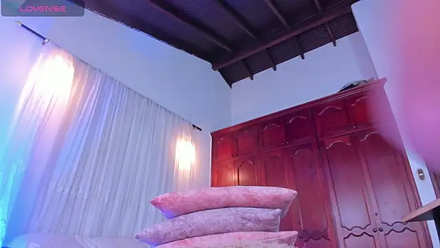 Shantal 777 online show from December 2025 01:28:02 PM