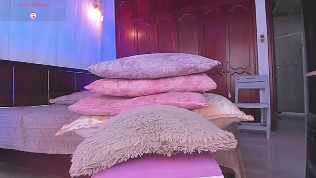 Shantal 777 online show from March 2026 02:13:01 PM