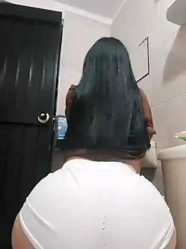 Snapshot of LunaJacobs chatting on November 2025 12:33:01 AM LunaJacobs online show from November 2025 12:33:01 AM