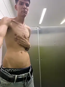 Snapshot of Luck__090 chatting on September 2025 01:33:01 AM Luck 090 online show from September 2025 01:33:01 AM