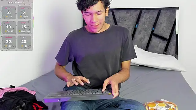 Snapshot of E_R_O_S_ chatting on January 2026 12:12:02 PM E R O S online show from January 2026 12:12:02 PM