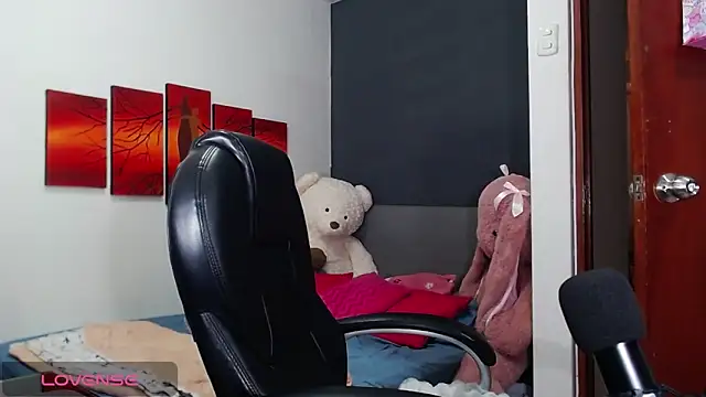 Ashley olivares online show from October 2025 08:08:01 PM