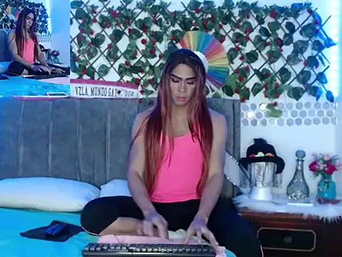 Coral Santana x online show from October 2025 03:01:01 PM