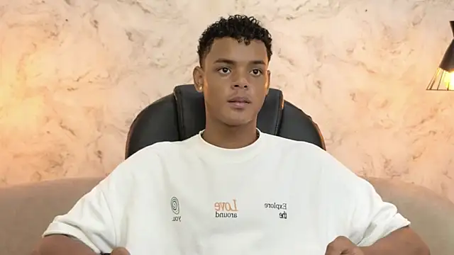 Valentino Thompson online show from October 2025 08:09:01 PM