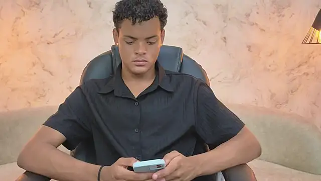 Valentino Thompson online show from September 2025 08:14:01 PM