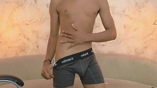 Valentino Thompson online show from September 2025 07:54:02 PM