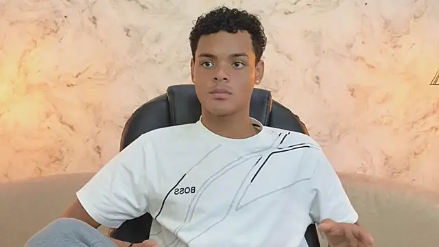 Valentino Thompson online show from September 2025 07:32:01 PM