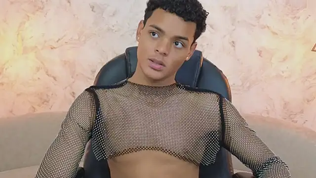 Valentino Thompson online show from September 2025 07:42:01 PM