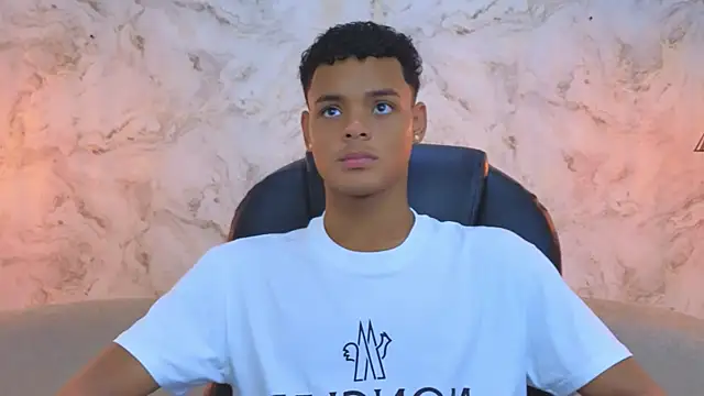 Valentino Thompson online show from October 2025 07:47:01 PM