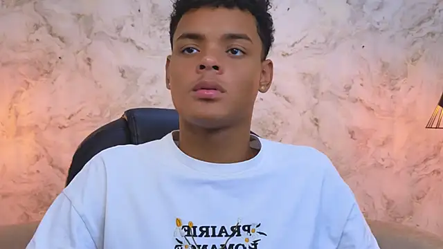 Valentino Thompson online show from October 2025 07:37:02 PM