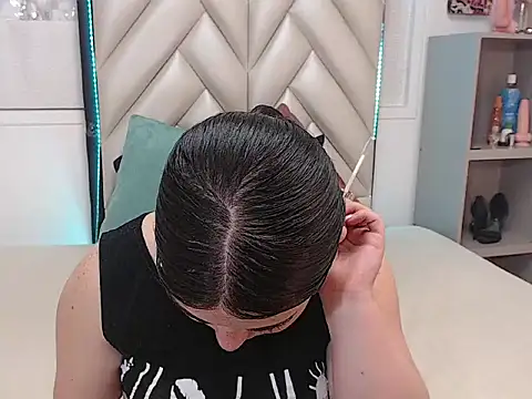 Snapshot of Vicluxxx chatting on October 2025 12:49:02 PM Vicluxxx online show from October 2025 12:49:02 PM