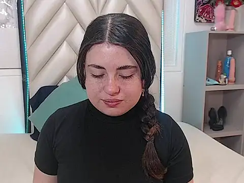 Snapshot of Vicluxxx chatting on October 2025 12:37:02 PM Vicluxxx online show from October 2025 12:37:02 PM