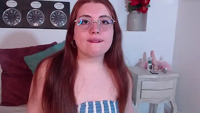 Snapshot of Vicluxxx chatting on December 2025 12:48:02 PM Vicluxxx online show from December 2025 12:48:02 PM