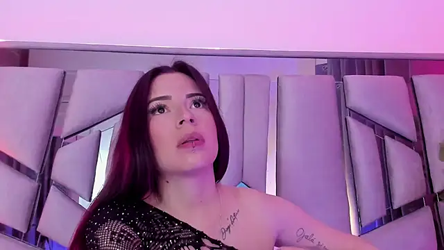 Snapshot of _valeria_saenz_ chatting on November 2025 02:01:03 AM valeria saenz online show from November 2025 02:01:03 AM