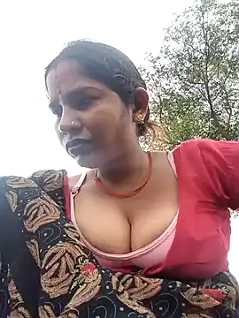 Snapshot of Hot_Seema83 chatting on October 2025 04:25:02 AM Hot Seema83 online show from October 2025 04:25:02 AM