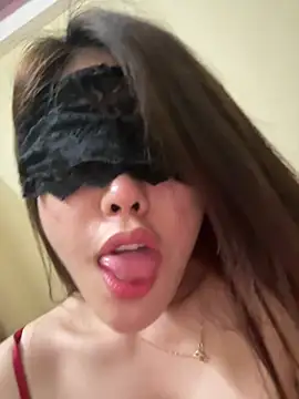 ZinzinLy online show from April 2026 07:31:02 PM
