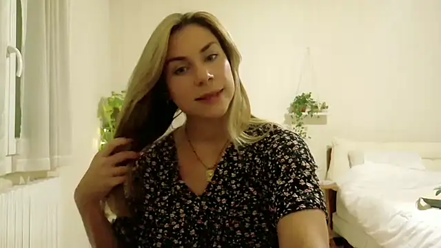 wonderalice31 online show from October 2025 07:15:01 PM