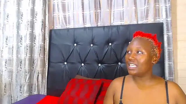 Snapshot of BeverlyQueen14 chatting on September 2025 08:10:01 AM BeverlyQueen14 online show from September 2025 08:10:01 AM