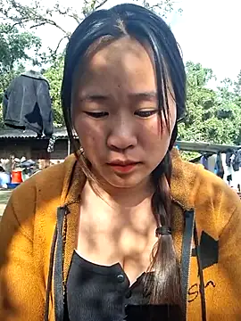 Snapshot of ALIENHR38 chatting on November 2025 01:48:02 AM ALIENHR38 online show from November 2025 01:48:02 AM