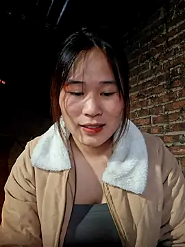 Snapshot of ALIENHR38 chatting on November 2025 01:11:02 AM ALIENHR38 online show from November 2025 01:11:02 AM