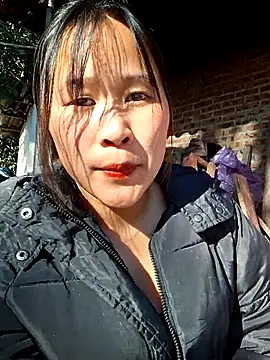 Snapshot of ALIENHR38 chatting on November 2025 01:39:02 AM ALIENHR38 online show from November 2025 01:39:02 AM