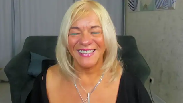Snapshot of AnittaHarris chatting on October 2025 08:37:02 AM AnittaHarris online show from October 2025 08:37:02 AM