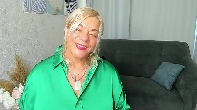 Snapshot of AnittaHarris chatting on September 2025 08:28:01 AM AnittaHarris online show from September 2025 08:28:01 AM