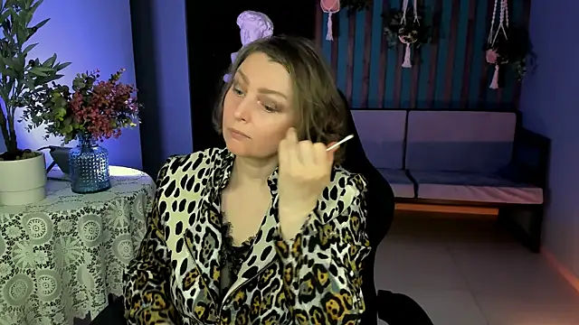 TiffanyBrauny online show from October 2025 11:33:02 AM