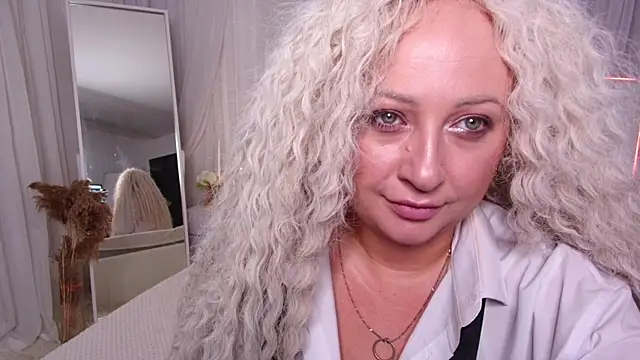 Lilit 1Love online show from September 2025 04:46:01 PM