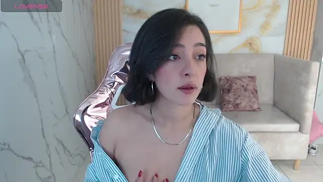 sara lopez s online show from October 2025 02:07:01 PM