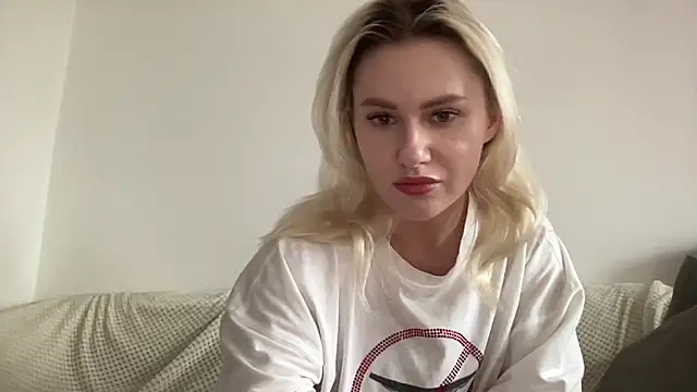 ElaraLuxxxe online show from October 2025 09:52:01 AM