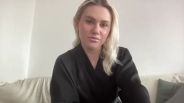 ElaraLuxxxe online show from October 2025 10:28:01 AM