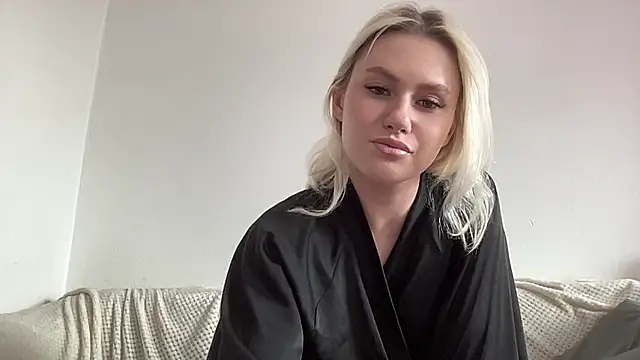 ElaraLuxxxe online show from September 2025 10:00:01 AM