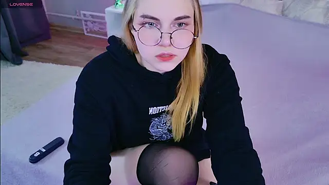 Snapshot of Evie_Vall chatting on November 2025 03:15:01 PM Evie Vall online show from November 2025 03:15:01 PM